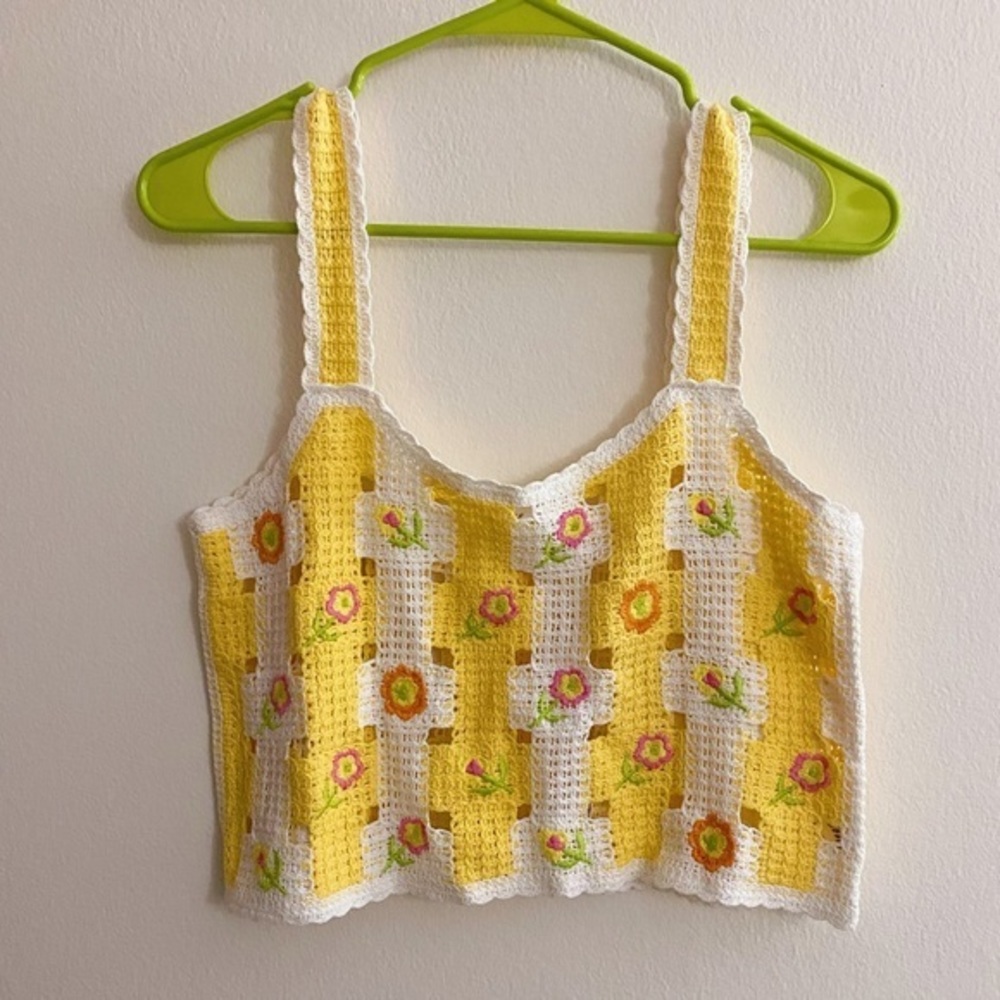 Sweet Flower Crochet Sleeveless Cropped Tank